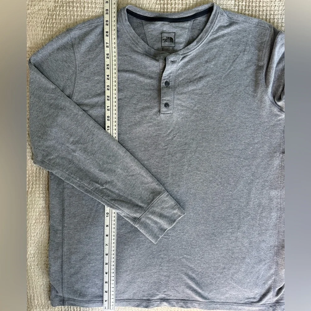 The North Face XXL Heather Gray Long Sleeve Henley Shirt — Soft & Casual Comfort